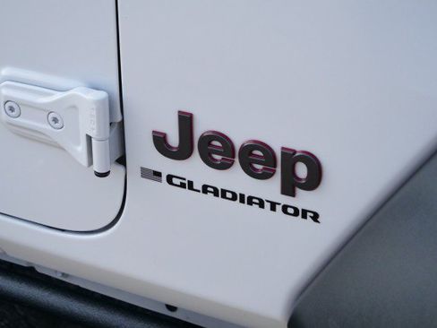 Used 2024 Jeep Gladiator Rubicon w/ Technology Group AWD/4WD image 46