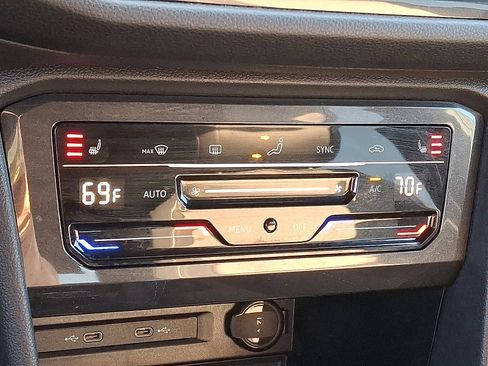 Used 2024 Volkswagen Tiguan SE R-Line image 17