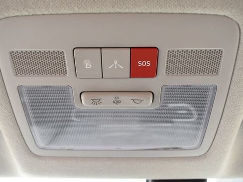 Used 2025 Hyundai Venue Limited FWD image 25