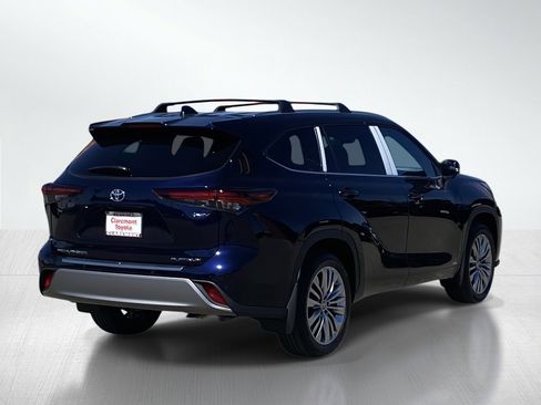 New 2026 Toyota Highlander Platinum image 5