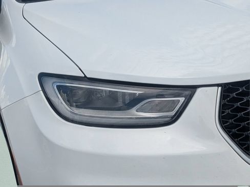 Used 2023 Chrysler Pacifica Pinnacle FWD image 6