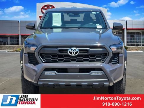 Used 2025 Toyota Tacoma TRD Off-Road AWD/4WD image 2