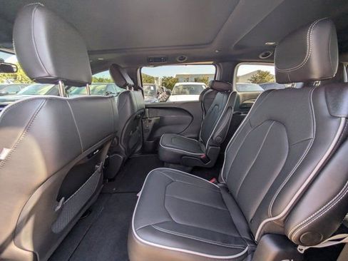 New 2026 Chrysler Pacifica Limited w/ S Appearance Package image 13