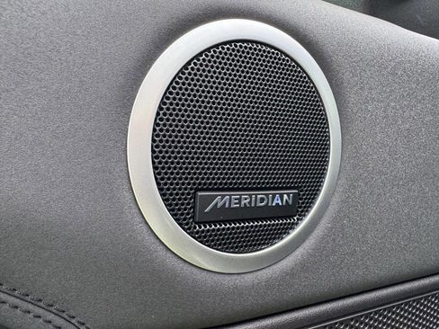 Used 2017 Land Rover Discovery HSE image 13