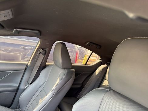 Used 2021 Lexus IS 350 F Sport image 9