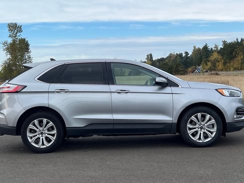 Used 2024 Ford Edge Titanium image 3