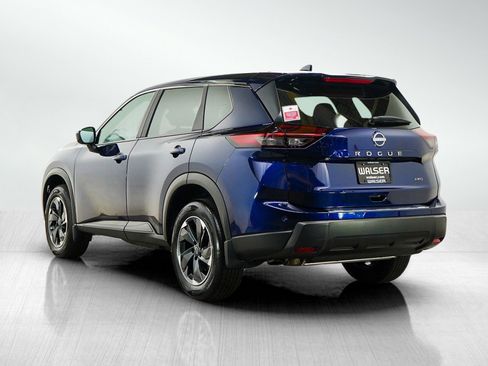 Used 2025 Nissan Rogue SV AWD/4WD image 3