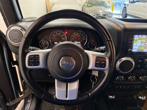 Used 2017 Jeep Wrangler Unlimited Rubicon image 17