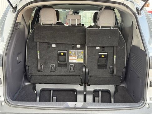 Used 2022 Toyota Sienna LE image 32