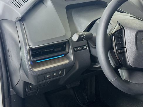 Used 2024 Toyota Prius XLE FWD image 17