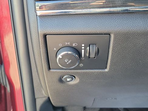 Used 2019 Jeep Grand Cherokee Overland AWD/4WD image 21