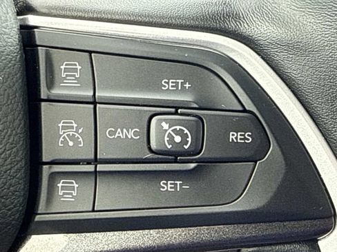 Used 2022 Jeep Grand Cherokee L Laredo w/ Luxury Tech Group I AWD/4WD image 16