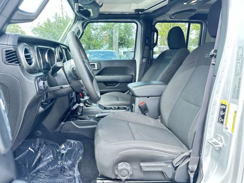 Used 2023 Jeep Wrangler Unlimited Sahara AWD/4WD image 13