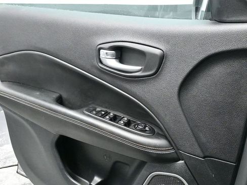 Used 2020 Jeep Compass Latitude image 23