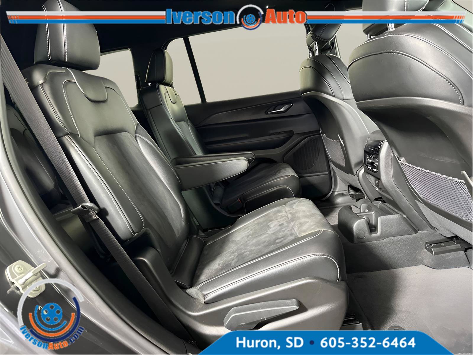Used 2024 Jeep Grand Cherokee L Altitude AWD/4WD image 31