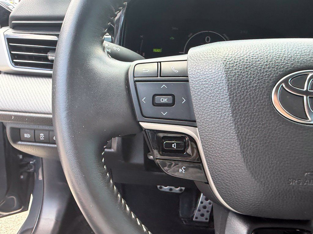 Used 2025 Toyota Camry SE FWD image 27
