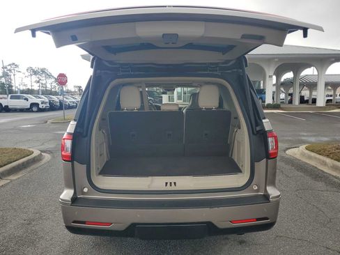 Used 2018 Lincoln Navigator Reserve w/ Technology Package image 5