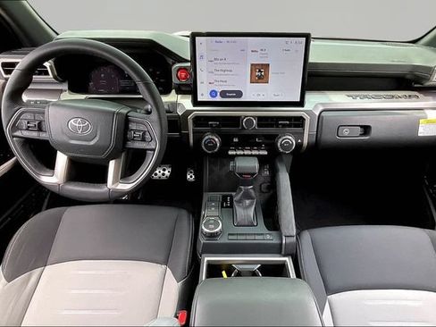 Used 2025 Toyota Tacoma TRD Sport RWD image 7