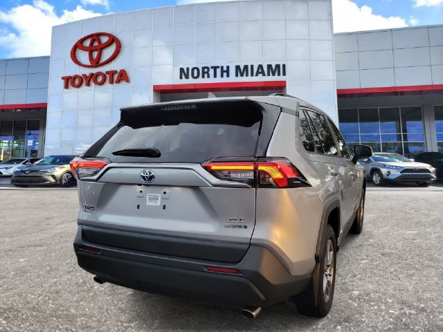 Used 2024 Toyota RAV4 XLE AWD/4WD image 4