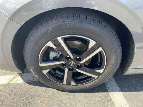 Used 2025 Nissan Sentra SV image 29