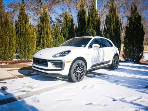 Used 2024 Porsche Macan image 6