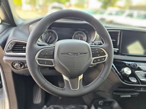 New 2026 Chrysler Voyager LX image 20