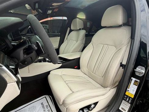 Used 2019 BMW M550i xDrive AWD/4WD image 30
