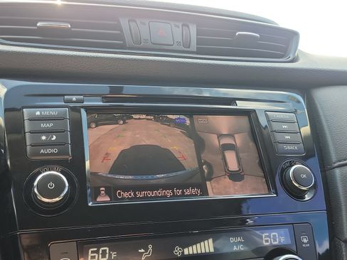 Used 2018 Nissan Rogue SV w/ Premium Package FWD image 27