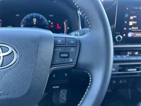 Used 2025 Toyota Camry SE image 18