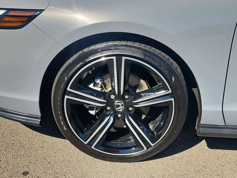Used 2023 Honda Accord Sport image 9