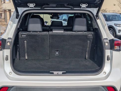 Used 2022 Toyota Highlander XLE image 9