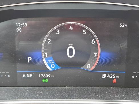 Used 2024 Volkswagen Tiguan SE image 12