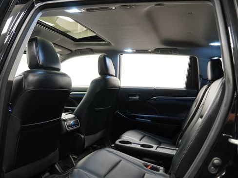Used 2018 Toyota Highlander Limited AWD/4WD image 5