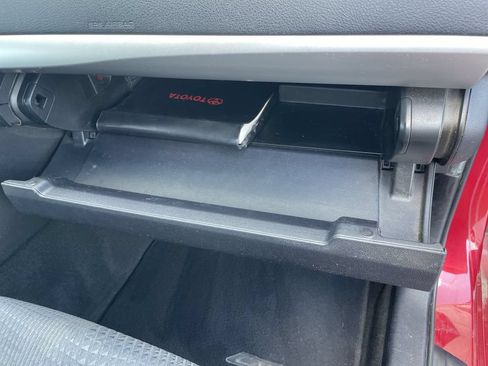 Used 2015 Toyota Camry SE FWD image 31