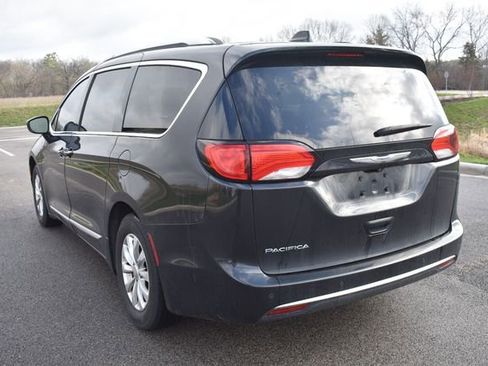 Used 2018 Chrysler Pacifica Touring-L Plus image 5