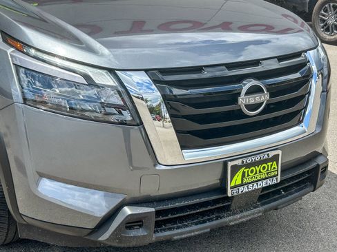 Used 2025 Nissan Pathfinder SV FWD image 5