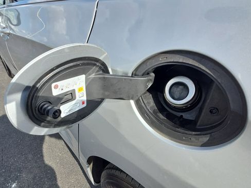 Used 2024 Chrysler Pacifica Touring-L image 12