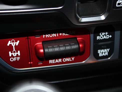 Used 2023 Jeep Gladiator Rubicon w/ Cold Weather Group AWD/4WD image 27