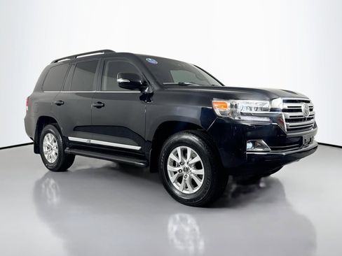 Used 2017 Toyota Land Cruiser image 4