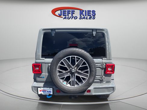 Used 2022 Jeep Wrangler Unlimited Sahara AWD/4WD image 6