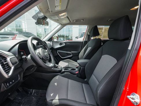 Used 2024 Kia Soul LX w/ Option Group 015 FWD image 18