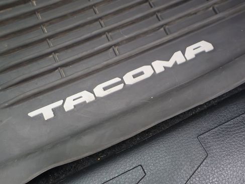 Used 2017 Toyota Tacoma TRD Sport w/ Premium & Technology Package image 34