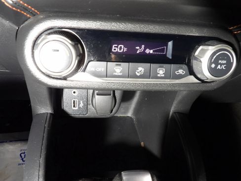 Used 2022 Nissan Versa SR FWD image 15
