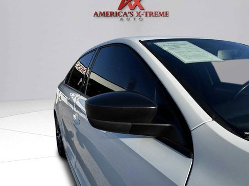 Used 2016 Volkswagen Jetta Sport image 8