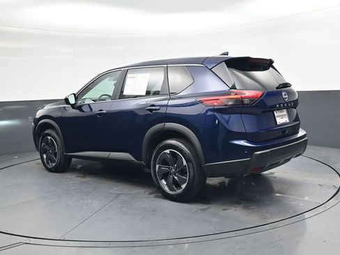 Used 2025 Nissan Rogue SV image 6