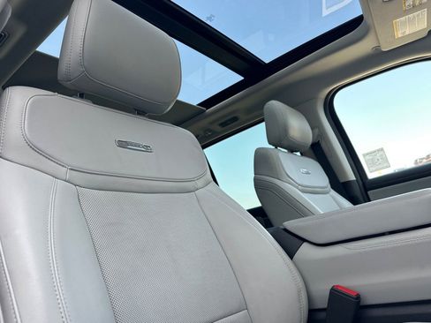 Certified 2025 Ford Expedition Platinum AWD/4WD image 17