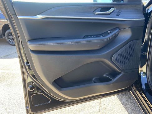 New 2025 Jeep Grand Cherokee Limited w/ Luxury Tech Group II image 9