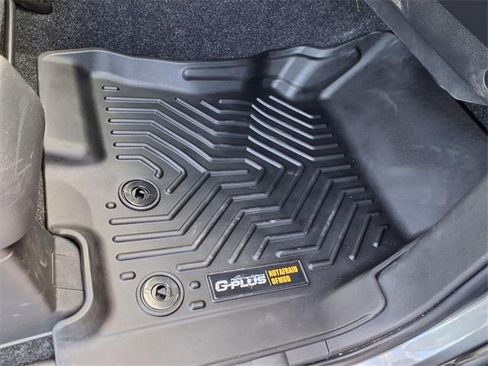 Used 2025 Nissan Frontier SV image 21