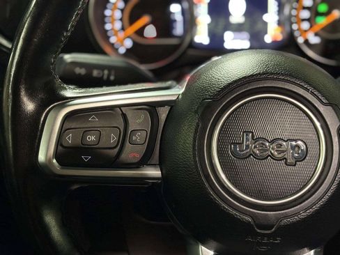 Used 2022 Jeep Wrangler Unlimited Sahara AWD/4WD image 30