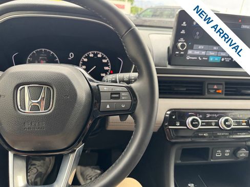Used 2025 Honda Pilot Touring image 26